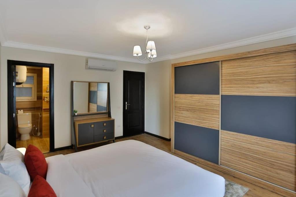 Parkside Boutique 3 Bbr Serviced Apartment - Ocean Blue - Near Airport Kairo Exterior foto